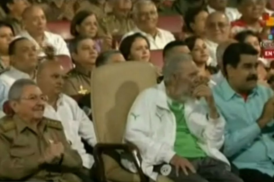 Fidel Castro reaparece en público en su cumpleaños 90