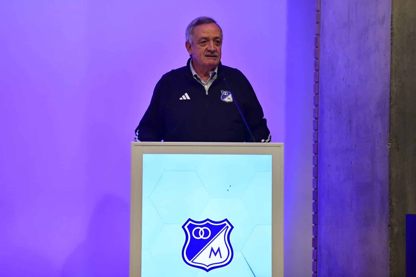 Enrique Camacho, presidente de Millonarios, demostró su apoyo al plantel femenino y les deseó suerte a las "futuras campeonas del fútbol colombiano".
