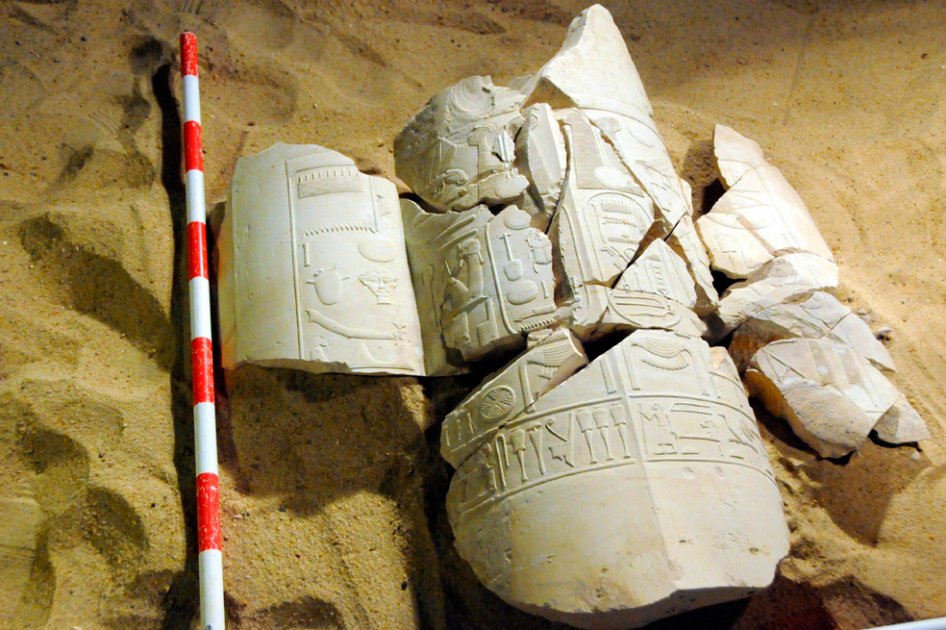 Descubren esqueletos humanos y una momia de hace más de 2.500 años
