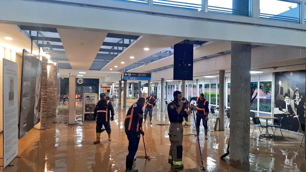 Lluvias en Medellín provocaron emergencias e inundaron el aeropuerto Olaya Herrera
