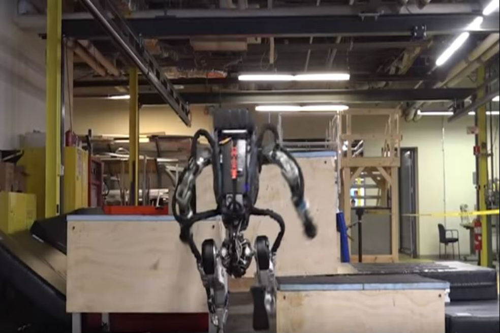 Atlas, el robot de Boston Dynamics que aprendió a hacer parkour