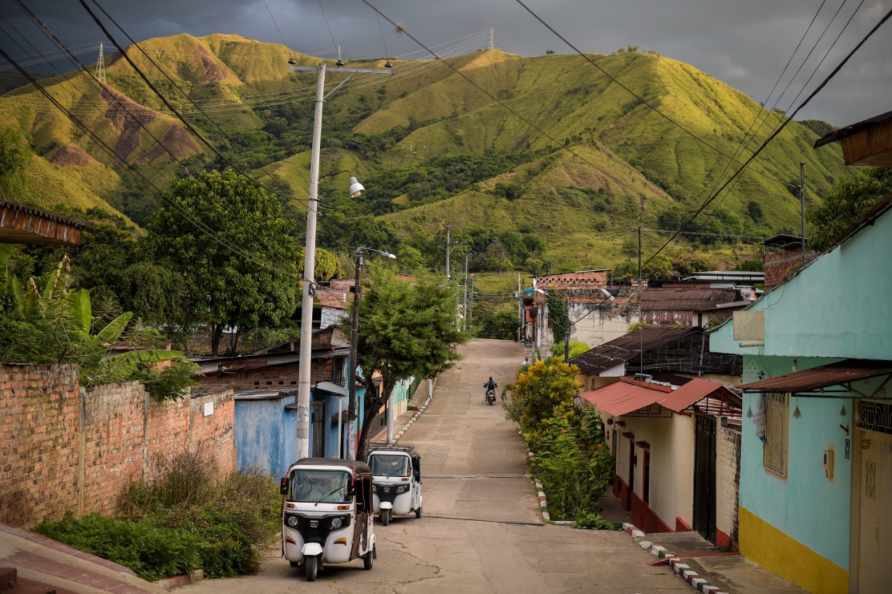 En el municipio de Rovira (Tolima), el conflicto armado llegó a desplazar a más de 200 familias en los años 90. Después, varias empresas han querido entrar al territorio para hacer exploración minera.