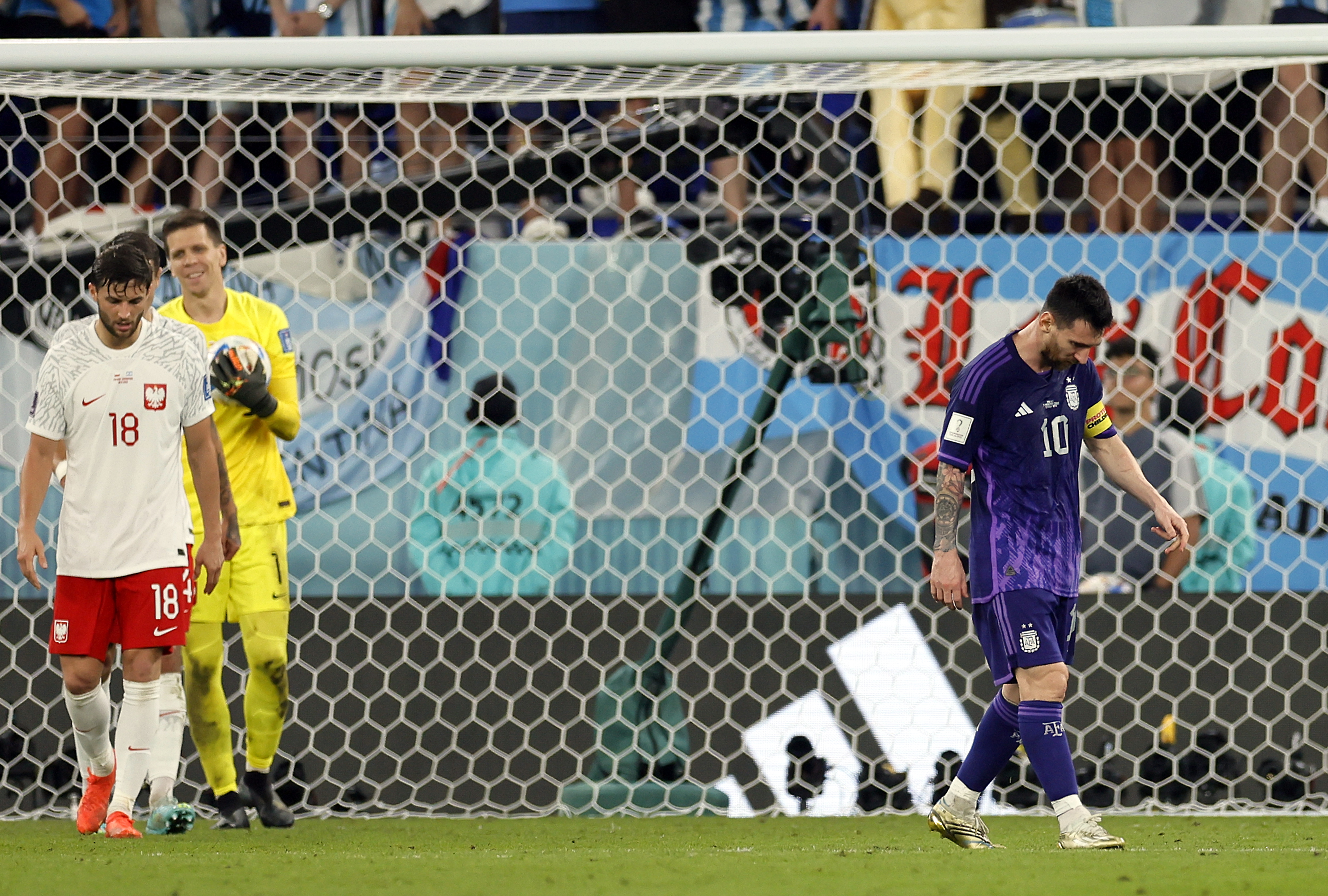 Arquero de Polonia apostó con Messi en pleno partido, ¿cuánto y quién ganó?