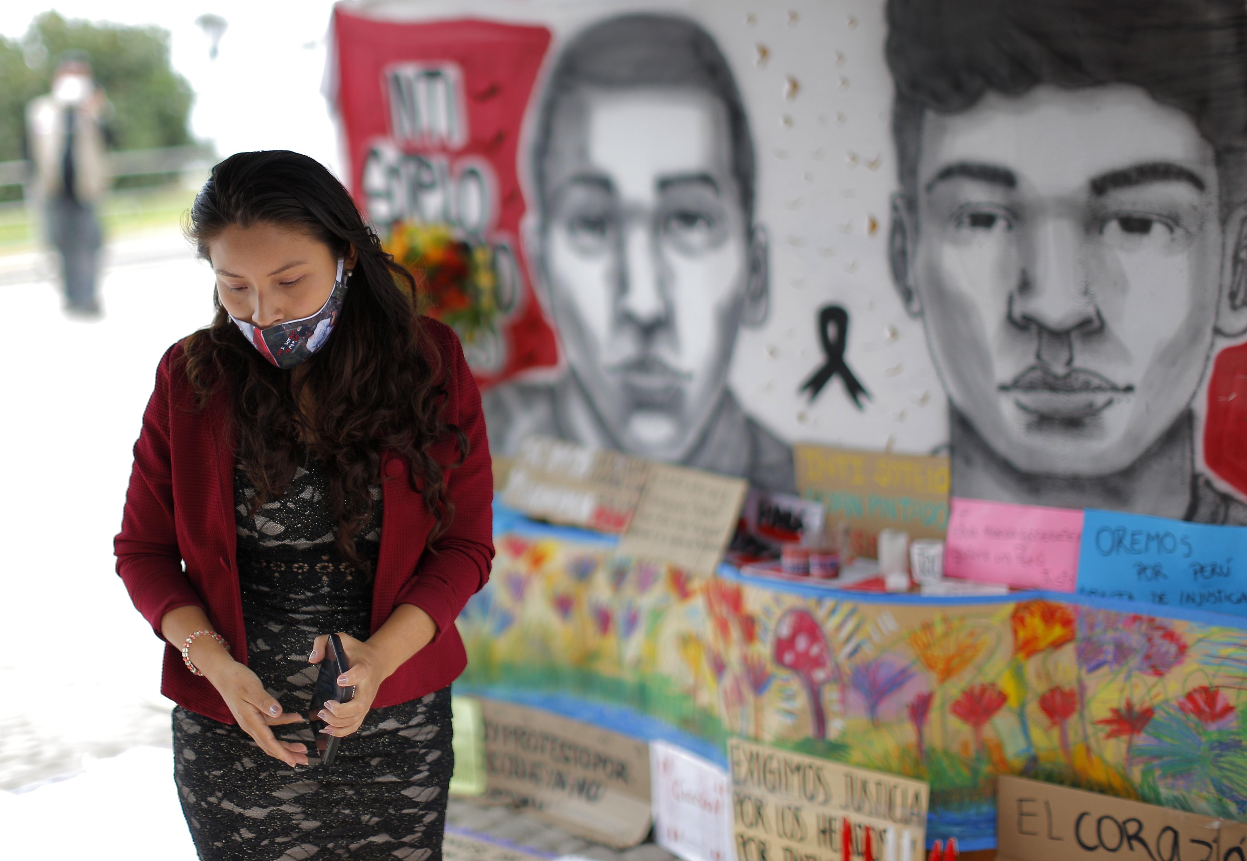 Un mes sin identificar responsables de jóvenes muertos en protestas en Perú