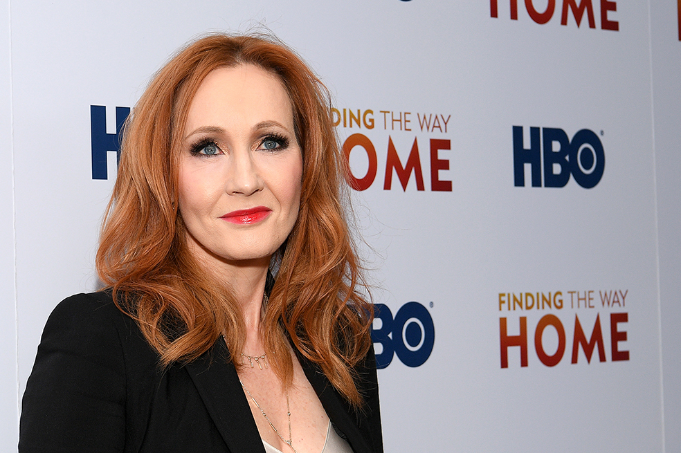 J.K. Rowling lanza servicio de ayuda para víctimas de violencias sexuales