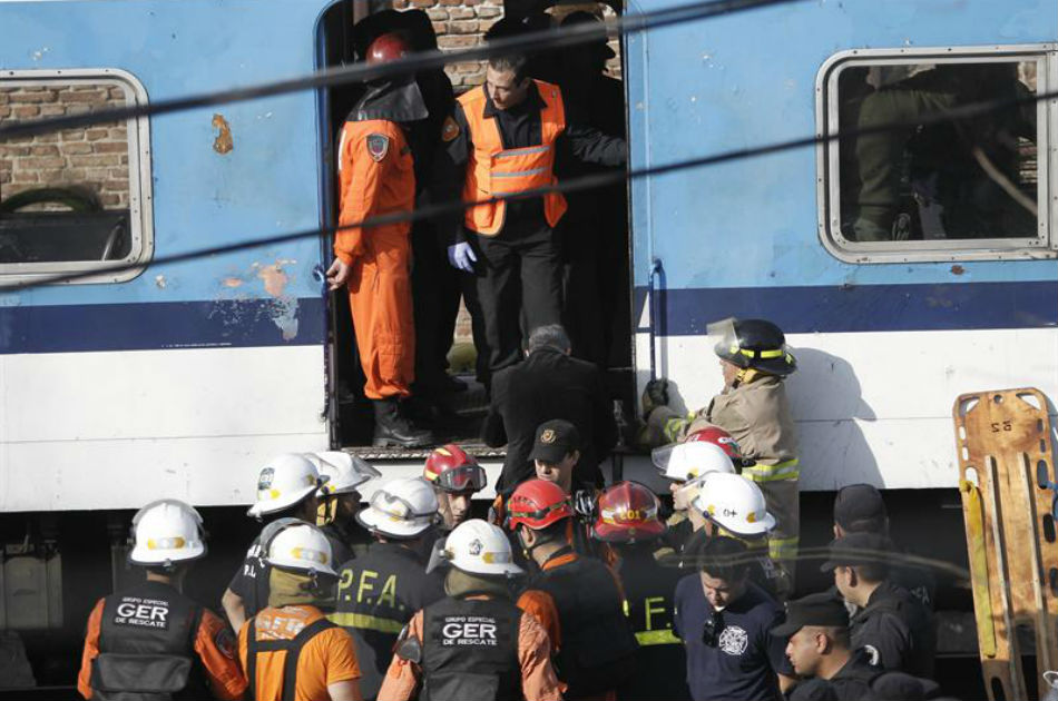 Tres muertos y un centenar de heridos por choque de trenes en Argentina