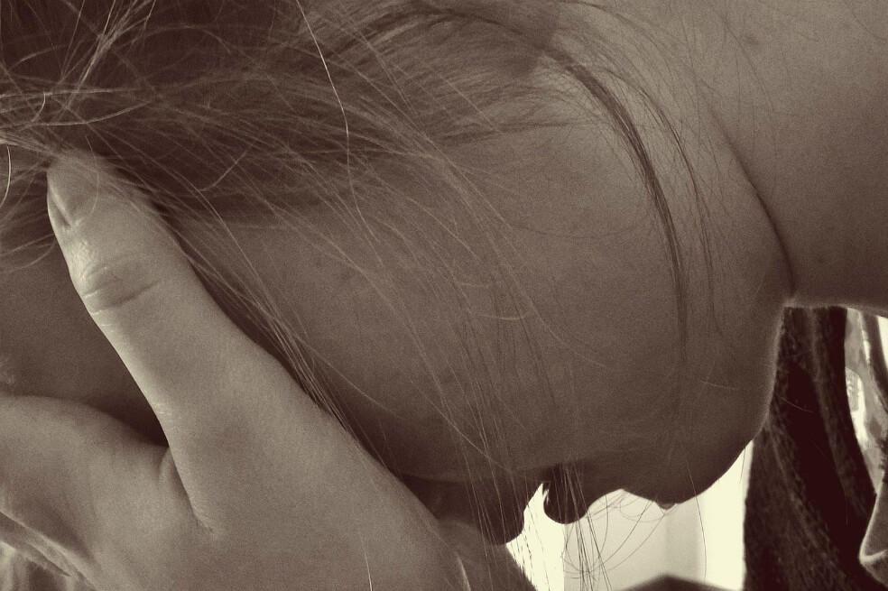 ¿Es un tercero responsable del suicidio de una persona? Dos casos reabren debate en EE. UU.