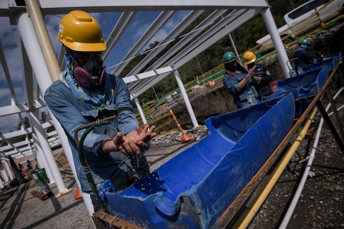 Obras en la Transversal del Sisga durante la cuarentena.