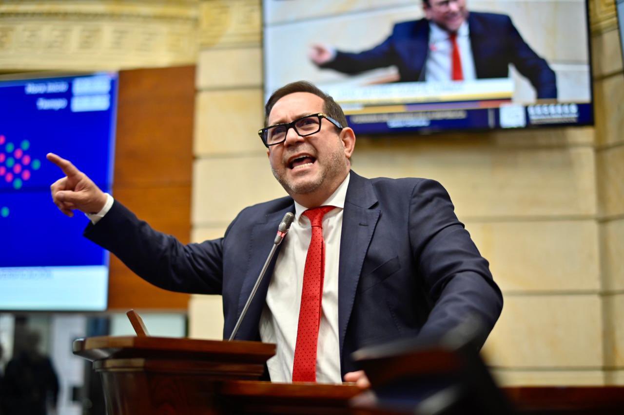 “¿Cuál es el país que pretende dejarnos?”: García se fue contra el Gobierno por presupuesto