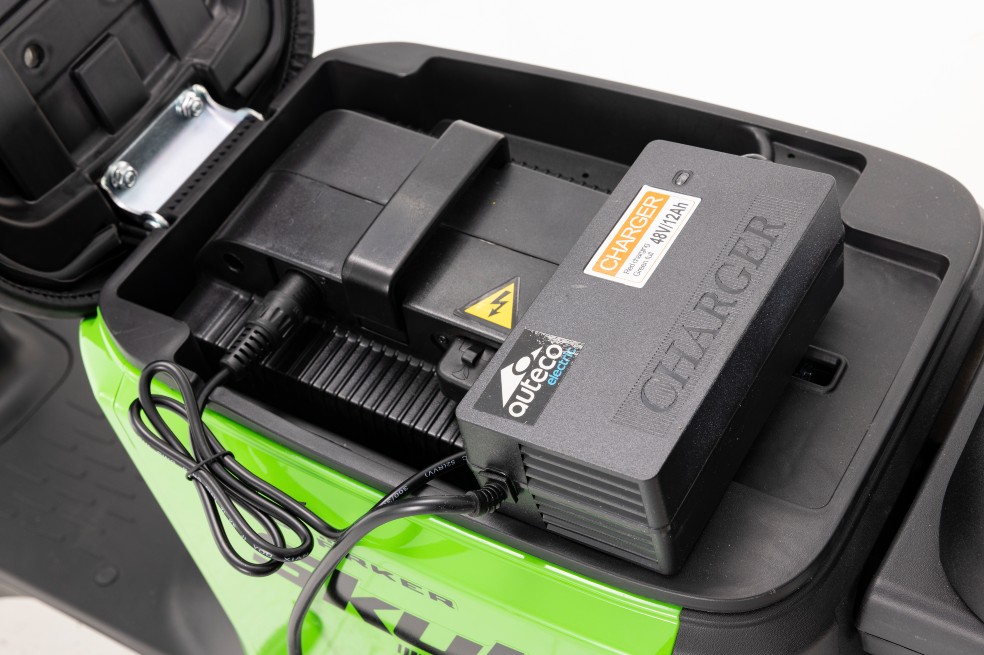 Se trata de la nueva Starker Skuty One, una motocicleta eléctrica con batería de plomo ácido extraíble. Con este lanzamiento, la compañía Auteco Mobility aseguró que "esperan democratizar el uso de los vehículos eléctricos en Colombia".