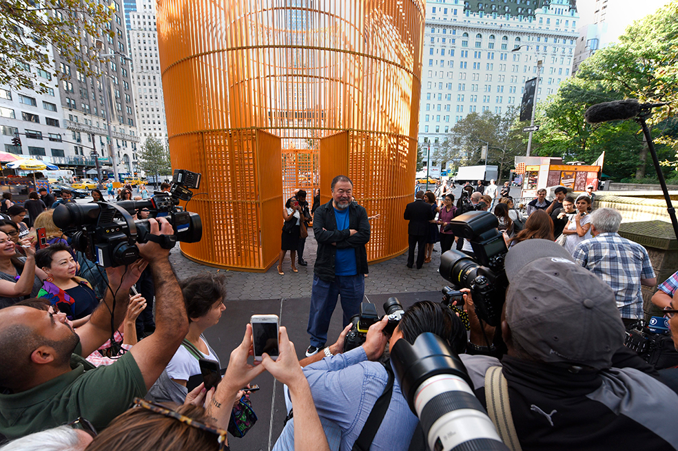 Artista Ai Weiwei despliega 300 obras en las calles de Nueva York