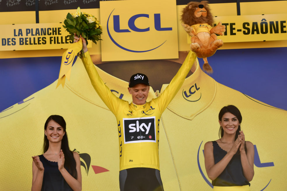 El equipo Sky se acostumbró a vestir de amarillo en el Tour