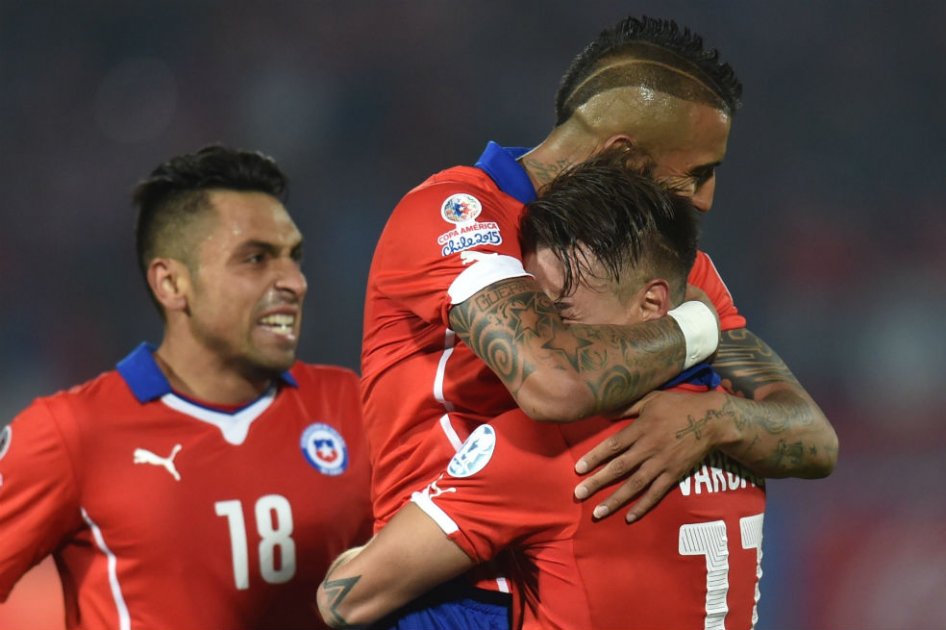 Chile enfrenta a Bolivia en Santiago bajo preemergencia ambiental