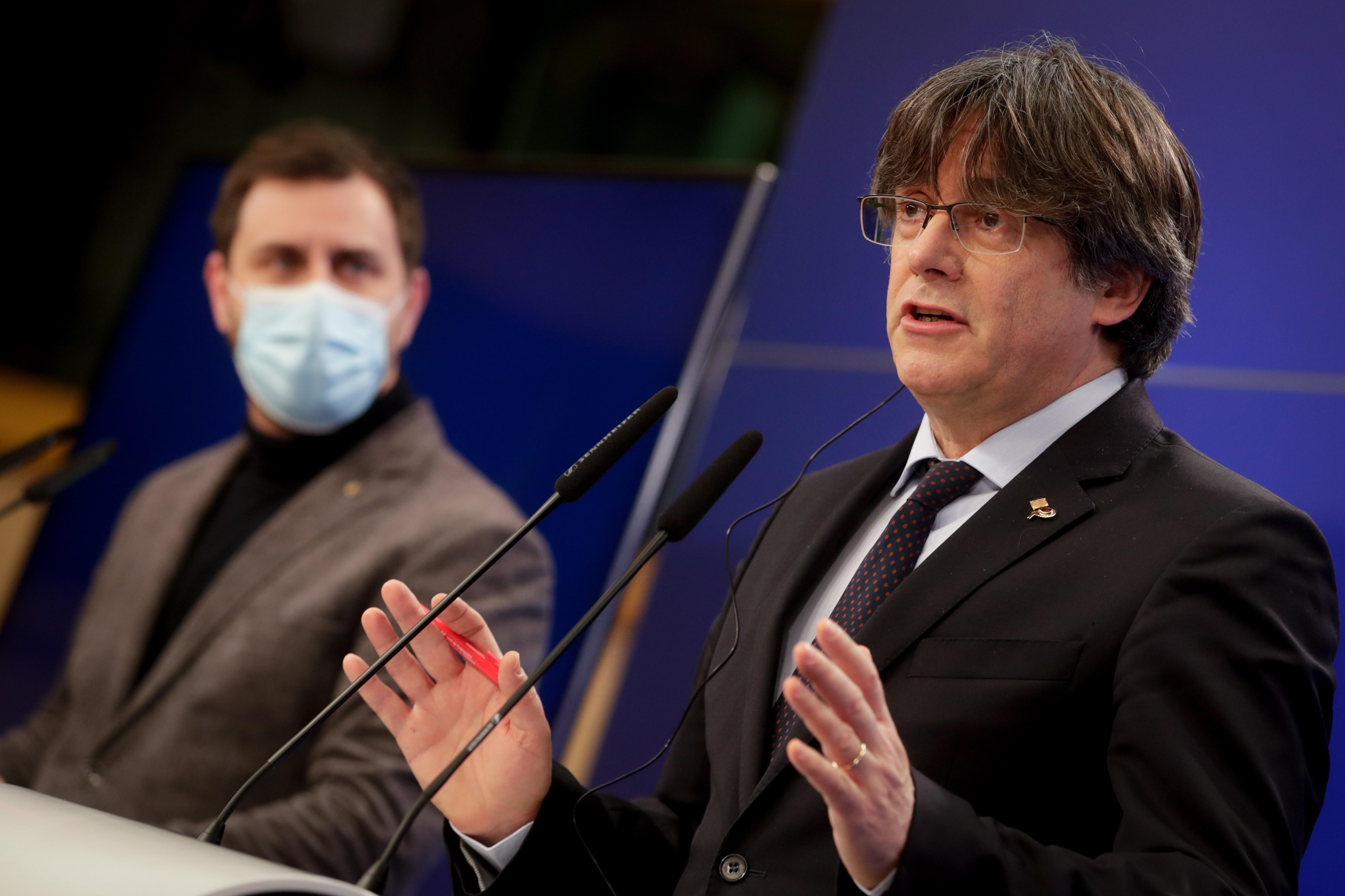 Detienen al expresidente catalán Carles Puigdemont en Italia