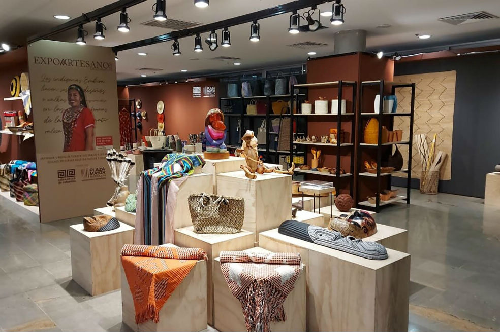 Artesanos exponen sus trabajos en una de las principales vitrinas de Colombia