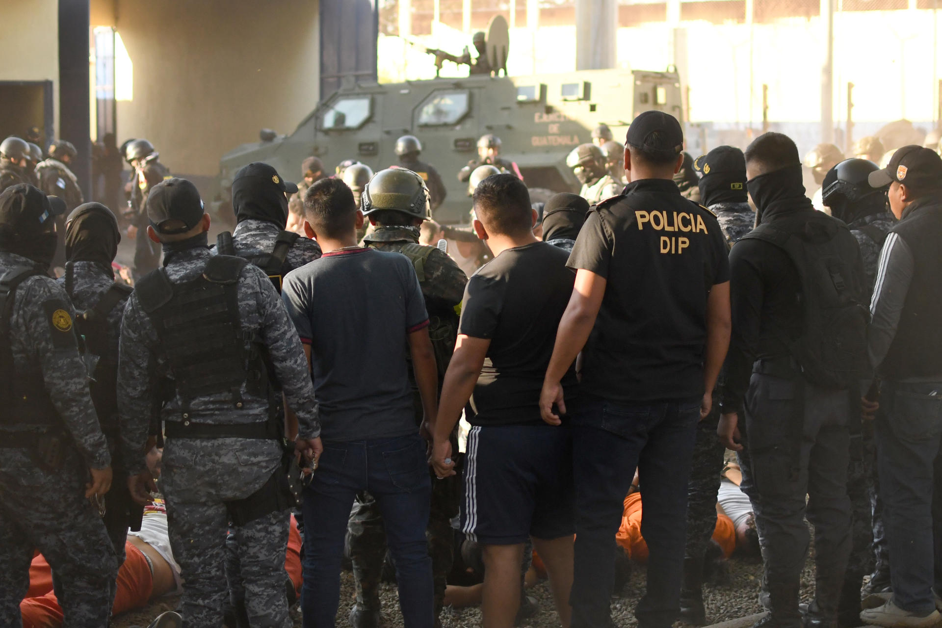 Motines de pandilleros en las cárceles de Guatemala dejaron varios policías muertos