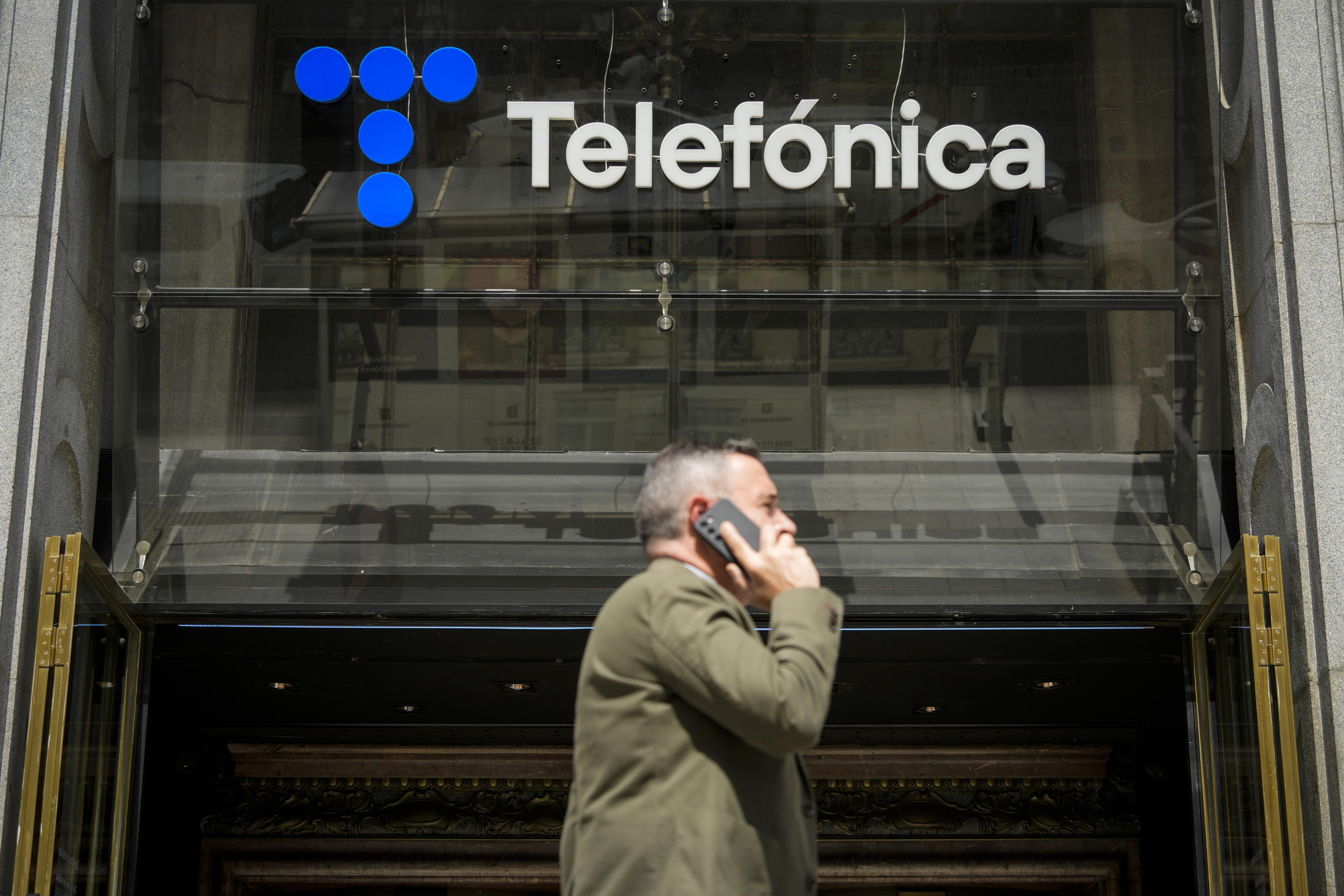 Telefónica Tech vende sus negocios en Colombia, México y Chile a Hiberus