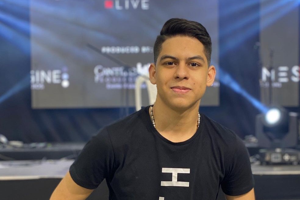 El ganador de La Voz Kids 2015 ya luce como todo un adolescente.