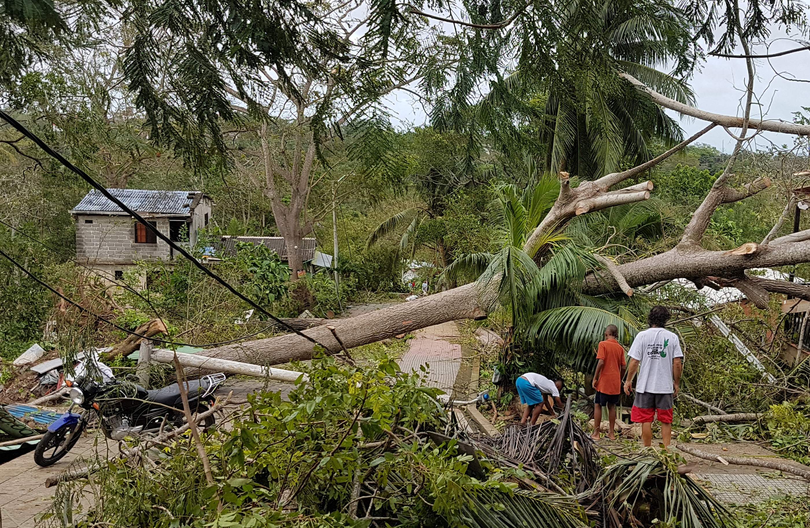 Iota se degrada a tormenta tropical, pero también causa destrozos en Centroamérica