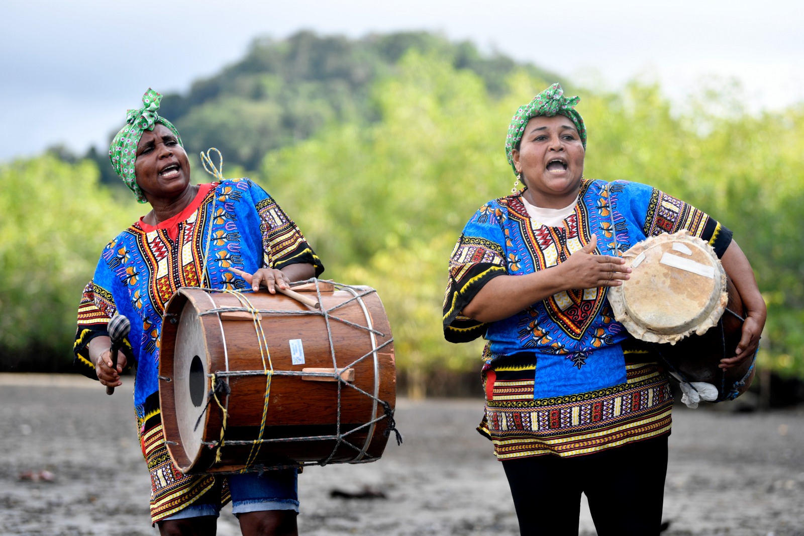 Nuquí también es folclor, música tradicional, resistencia, cultura, fiesta... Esta es una muestra cultural tradicional en Coquí. ¿Cómo no contagiarse de todo el sabor de los locales?