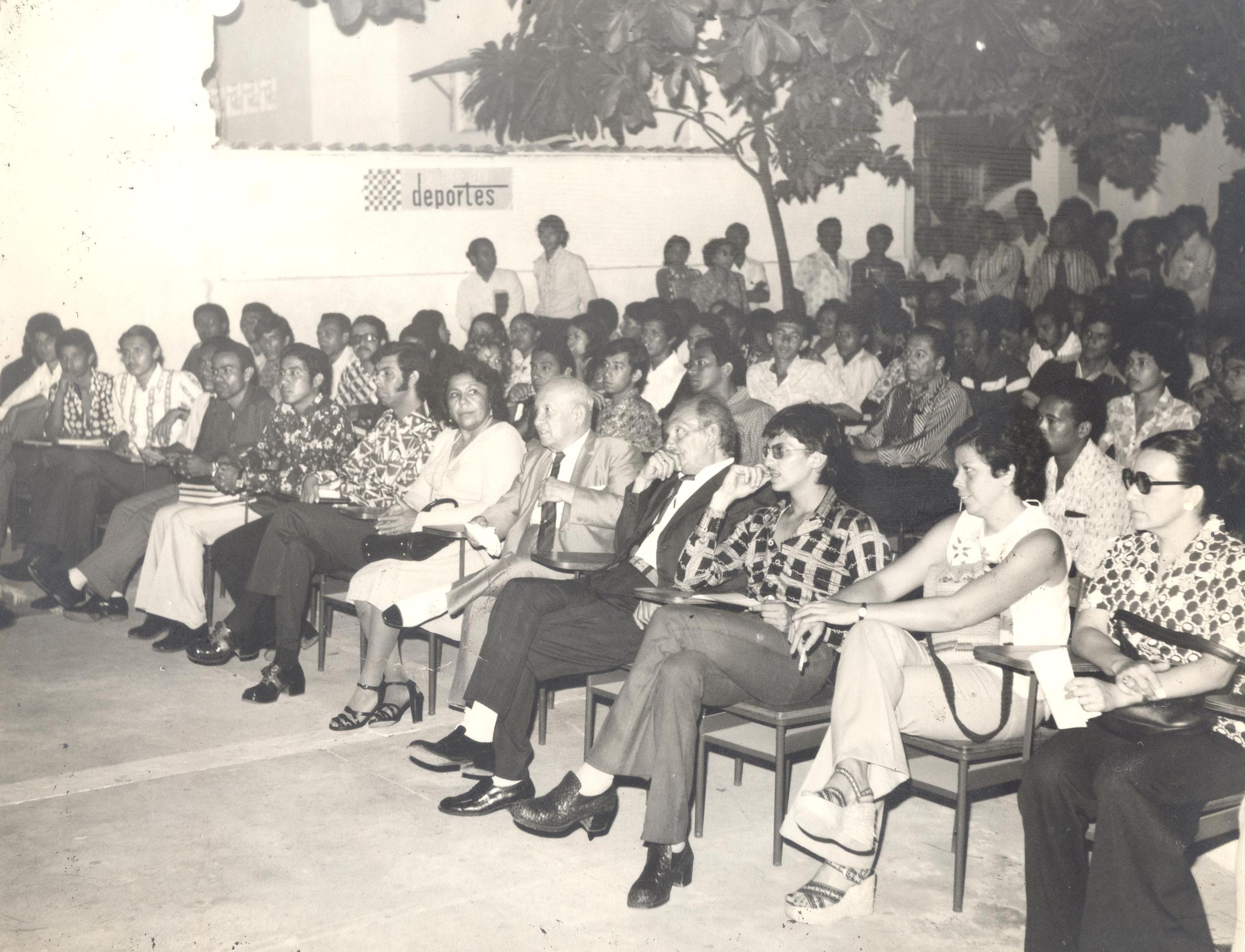 Varias generaciones han consolidado sus sueños teniendo a la Universidad Simón Bolívar como institución de educación superior.