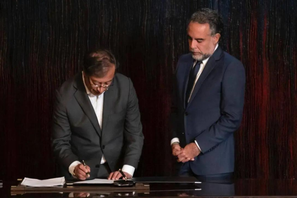 El gobierno Petro y su obsesión de romantizar la ignorancia 