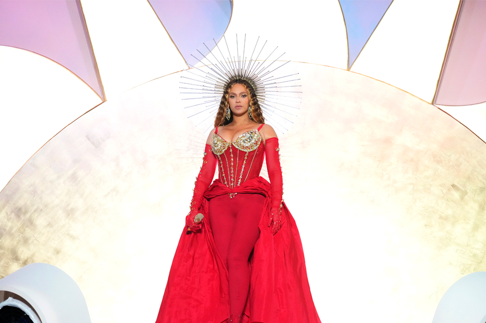 ¿El año de Beyoncé? la élite de la música llega a los Grammy