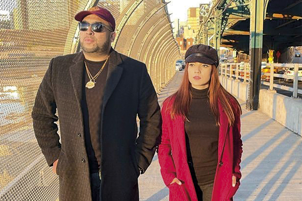 La actriz Jennifer Arenas ahora canta rap en las calles de Nueva York.