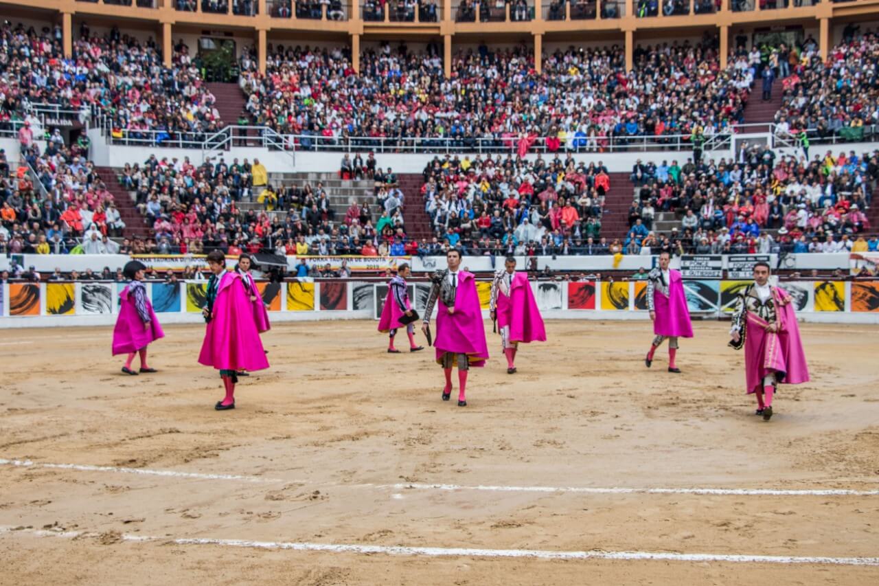 Enrique Ponce y Ramsés Ruiz salen por la puerta grande en la corrida goyesca