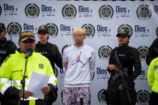 Alias Gocho capturado en Antioquia fue presentado en el Comando de la Mebog en Bogotá.