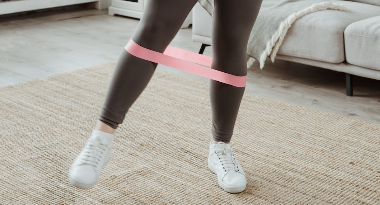 Ejercicio en casa: así puedes remplazar los equipos del gimnasio con cosas simples