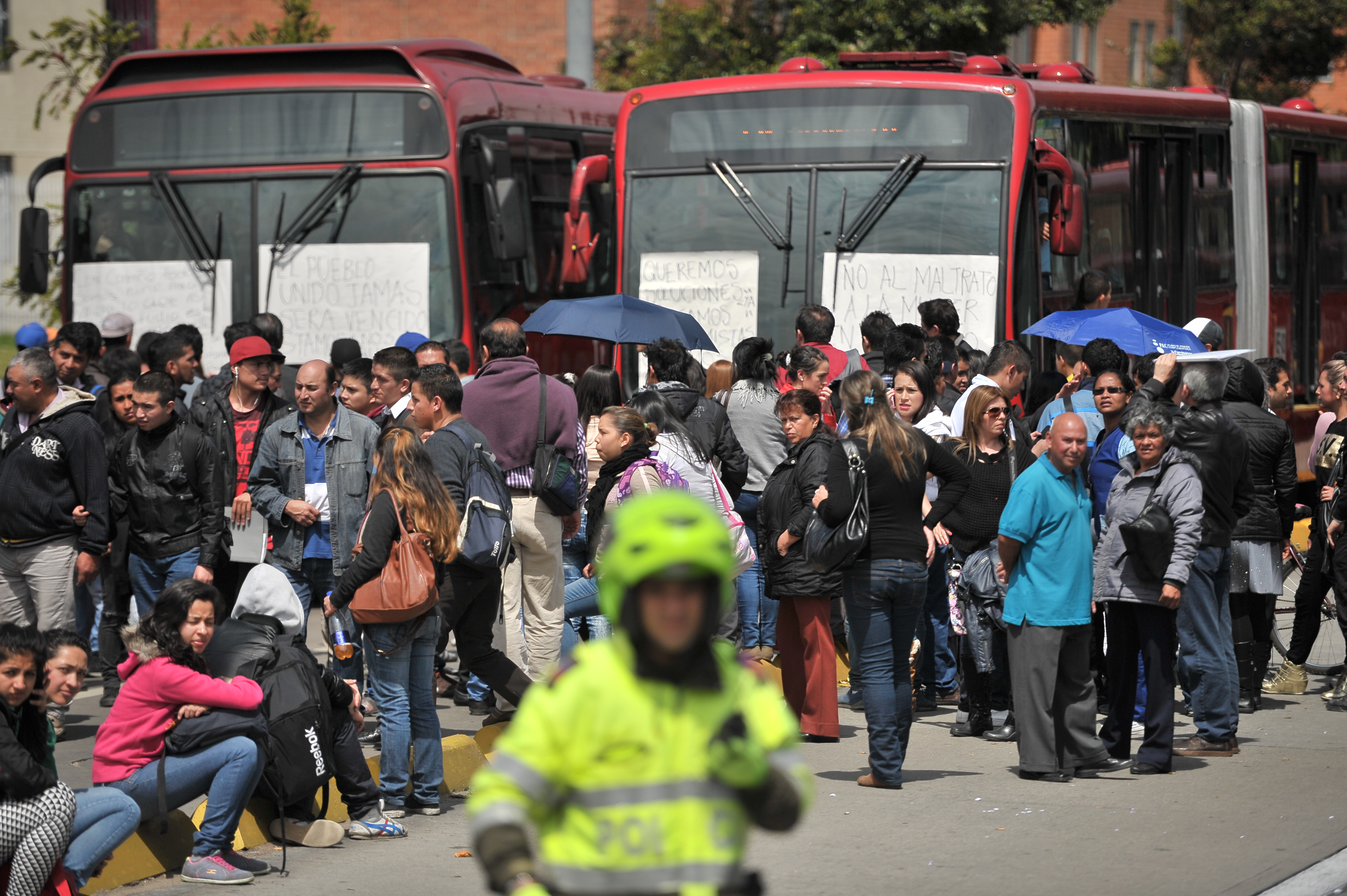 Cierres en dos estaciones de Transmilenio por manifestación en la Caracas