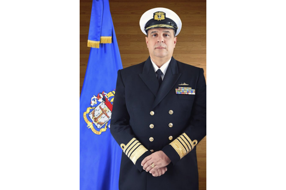 Falleció el almirante Leonardo Santamaría, comandante de la Armada