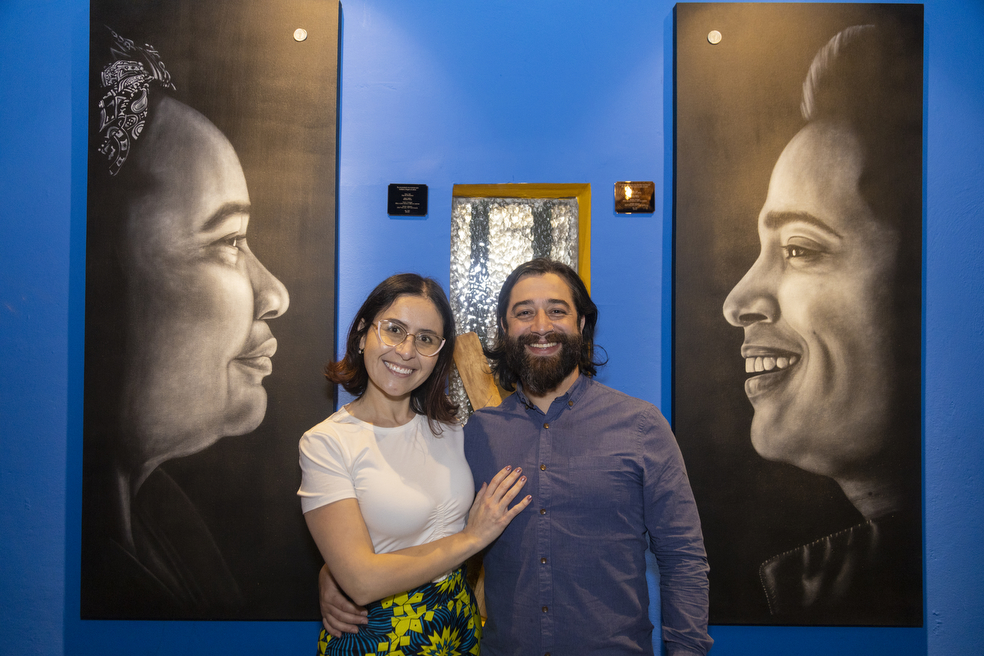Lanzamiento Bijao Y Malanga
Fomentar la cultura y la tradicion colombiana a través de la cocina, el arte y la música es la experien- cia que se le entregará a cada comensal. Bogotá, 14 de junio de 2022, Orlando Liñan, cantante vallenato reconocido como ‘El timbre original’ y por interpre- tar a Diomedes Díaz en su bionovela y Luz Dary Cogollo cocinera de tradición y famosa protagonizar un capítulo de Street Food Latinoamérica, la miniserie documental de Netflix son los encarga- dos de darle vida al nuevo restaurante de comida colombiana llamado Bijao & Malanga.