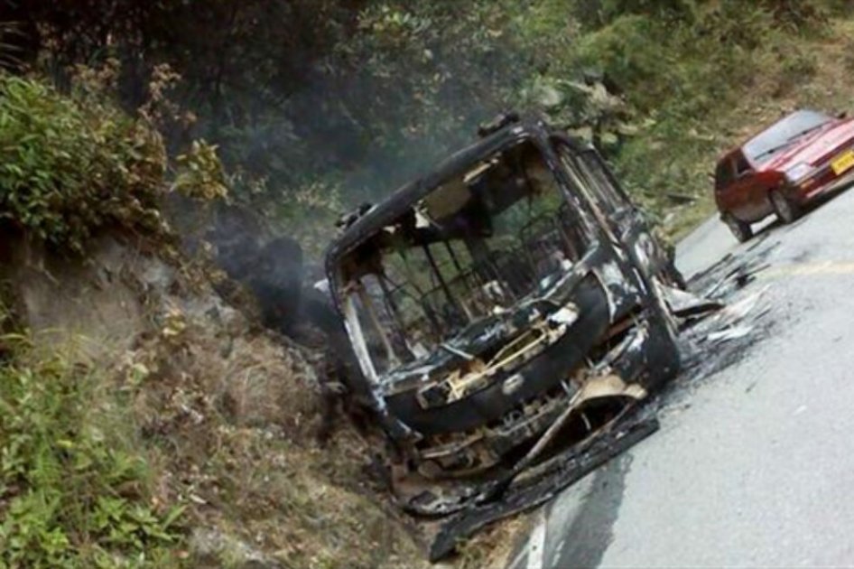 Miembros de las Farc habrían incinerado bus en el norte de Antioquia