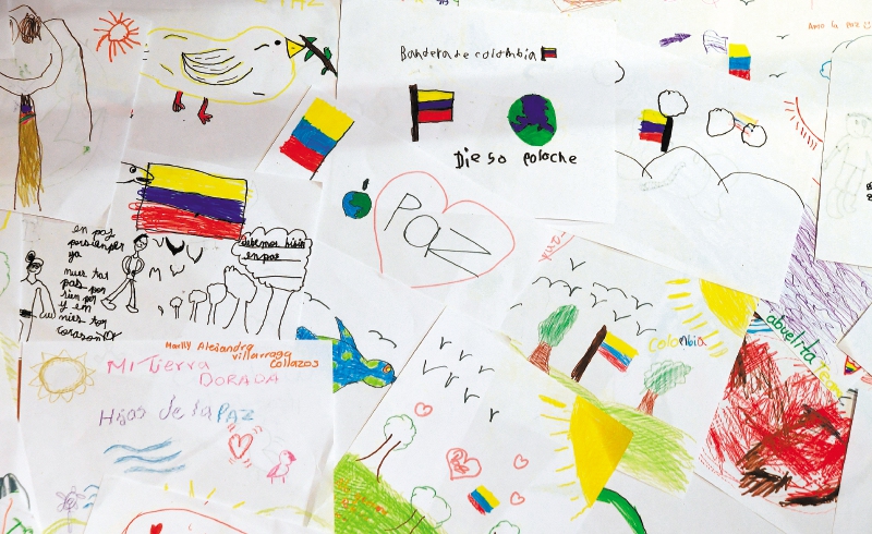 Niños del Coro de la PAZ dibujan que es la Paz
