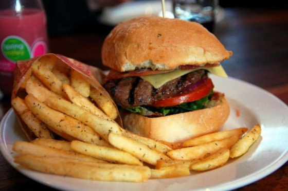 Restaurantes de comidas rápidas deberán indicar número de calorías
