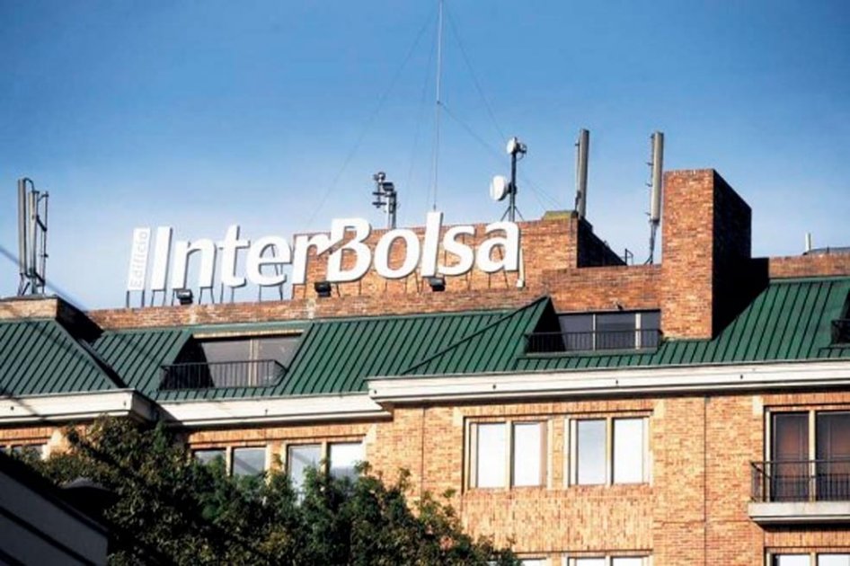 Exmiembro de junta directiva de InterBolsa rinde interrogatorio ante la Fiscalía