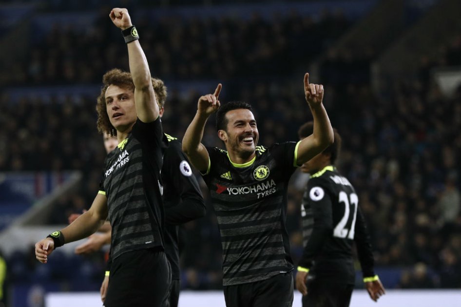 Pedro celebra uno de los goles que le marcó al Leicester. Foto: AFP
