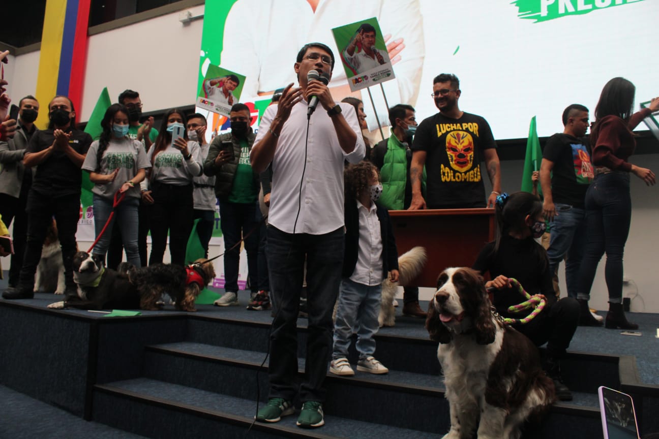 En fotos: Camilo Romero inscribió su precandidatura ante la Registraduría