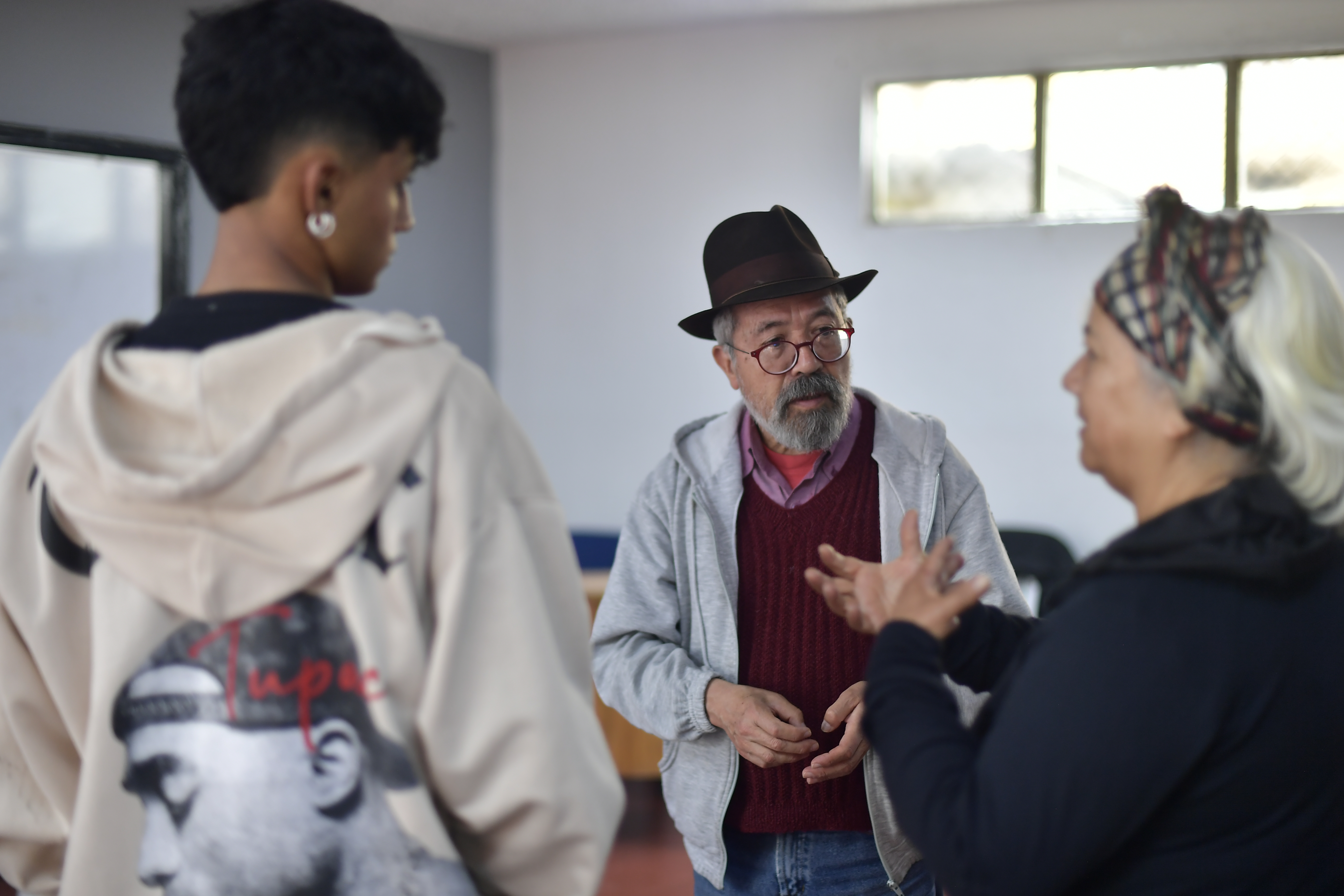 El teatrero bogotano que a sus 70 años cumplió el sueño de ver su obra en el papel