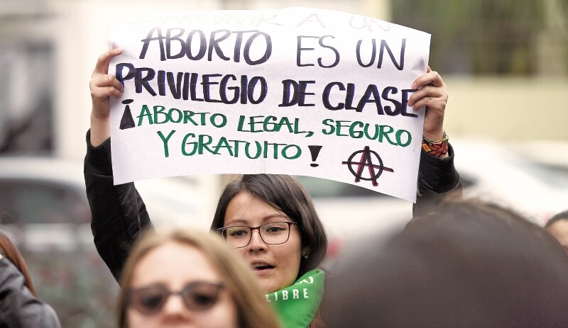 El problema no es el aborto sino la falta de salud preventiva, dice senador y médico