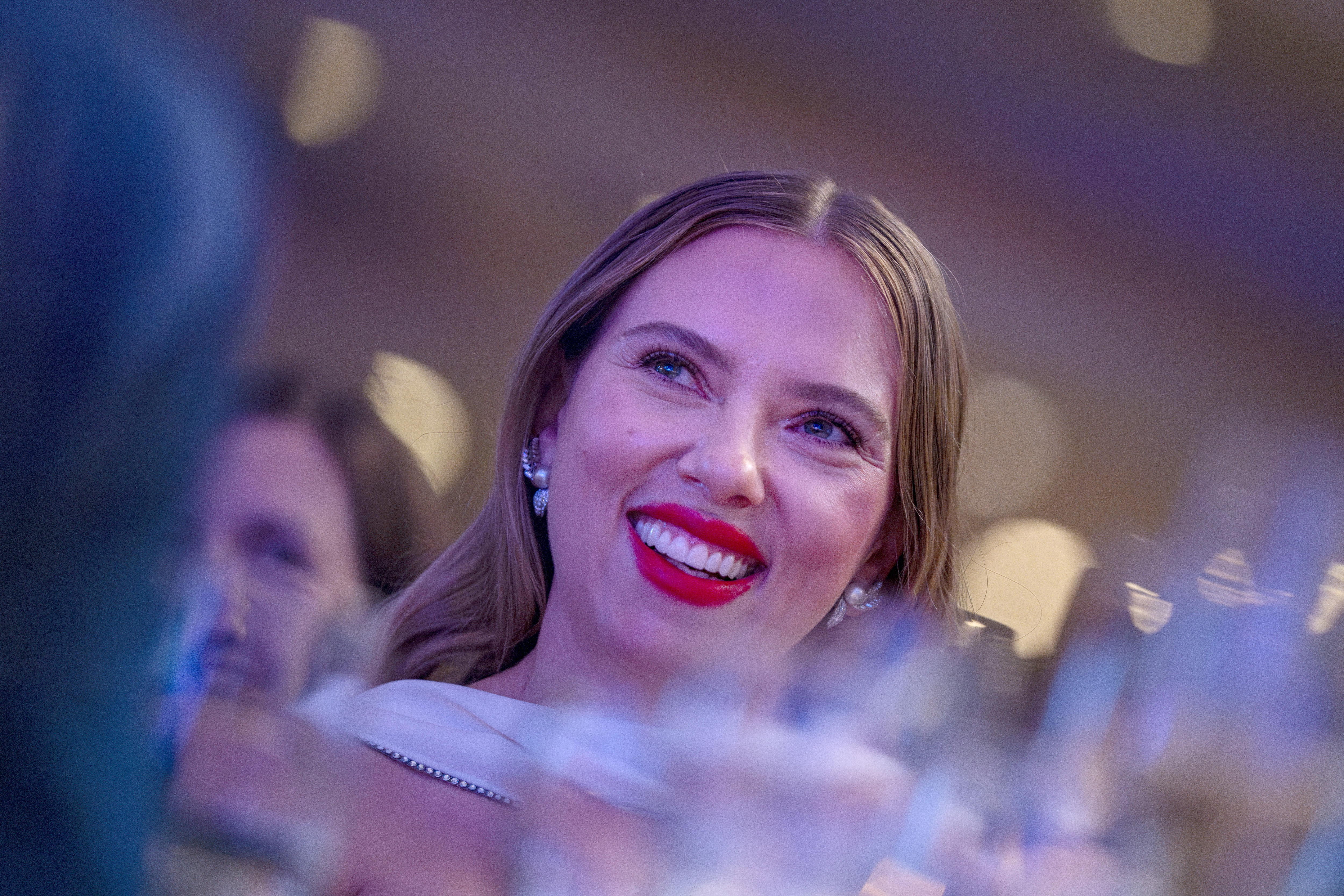 Scarlett Johansson denuncia que OpenAI usó su voz sin su consentimiento