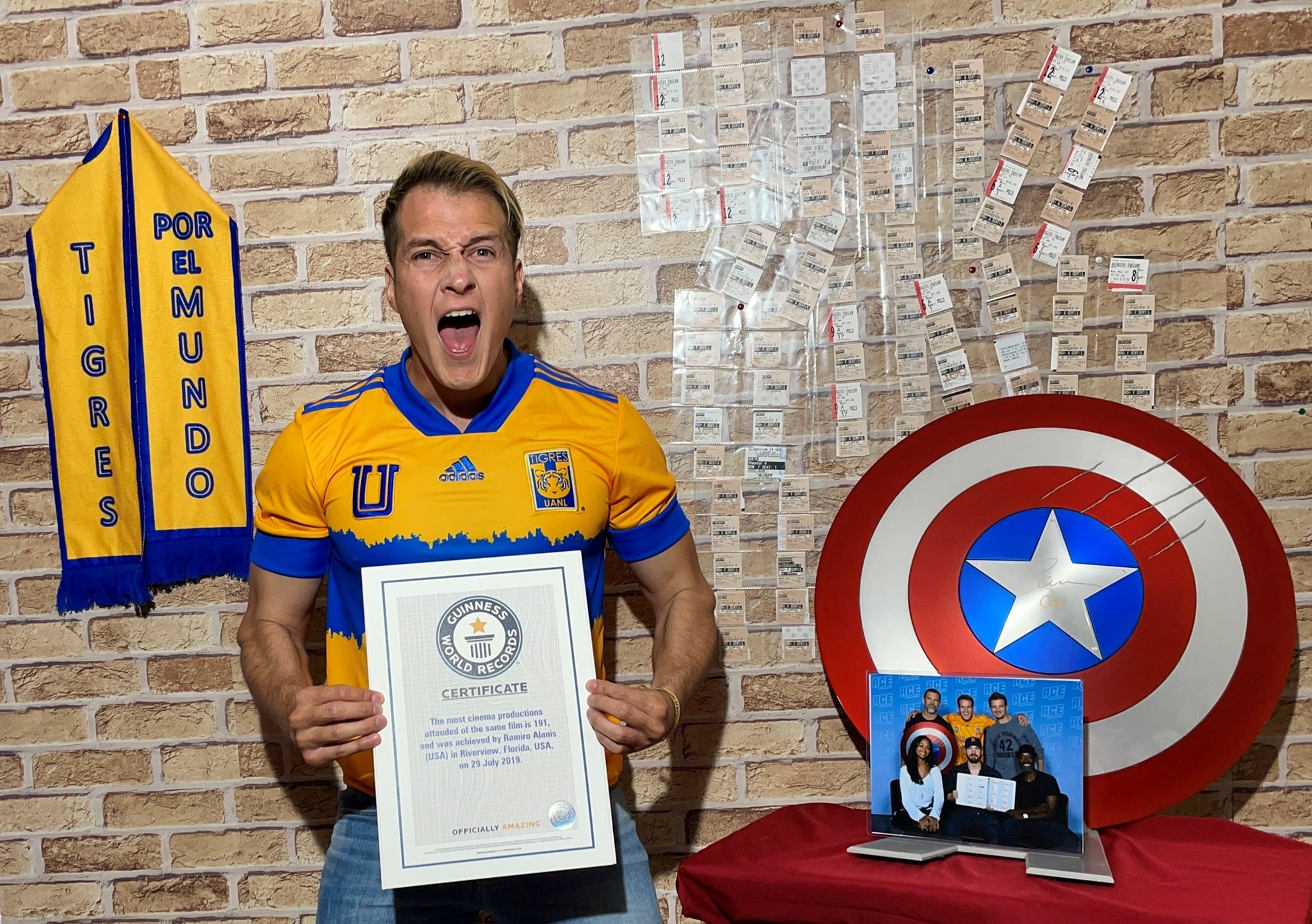 El mexicano que vio “Spider-Man: No Way Home” 292 veces y batió un Record Guiness