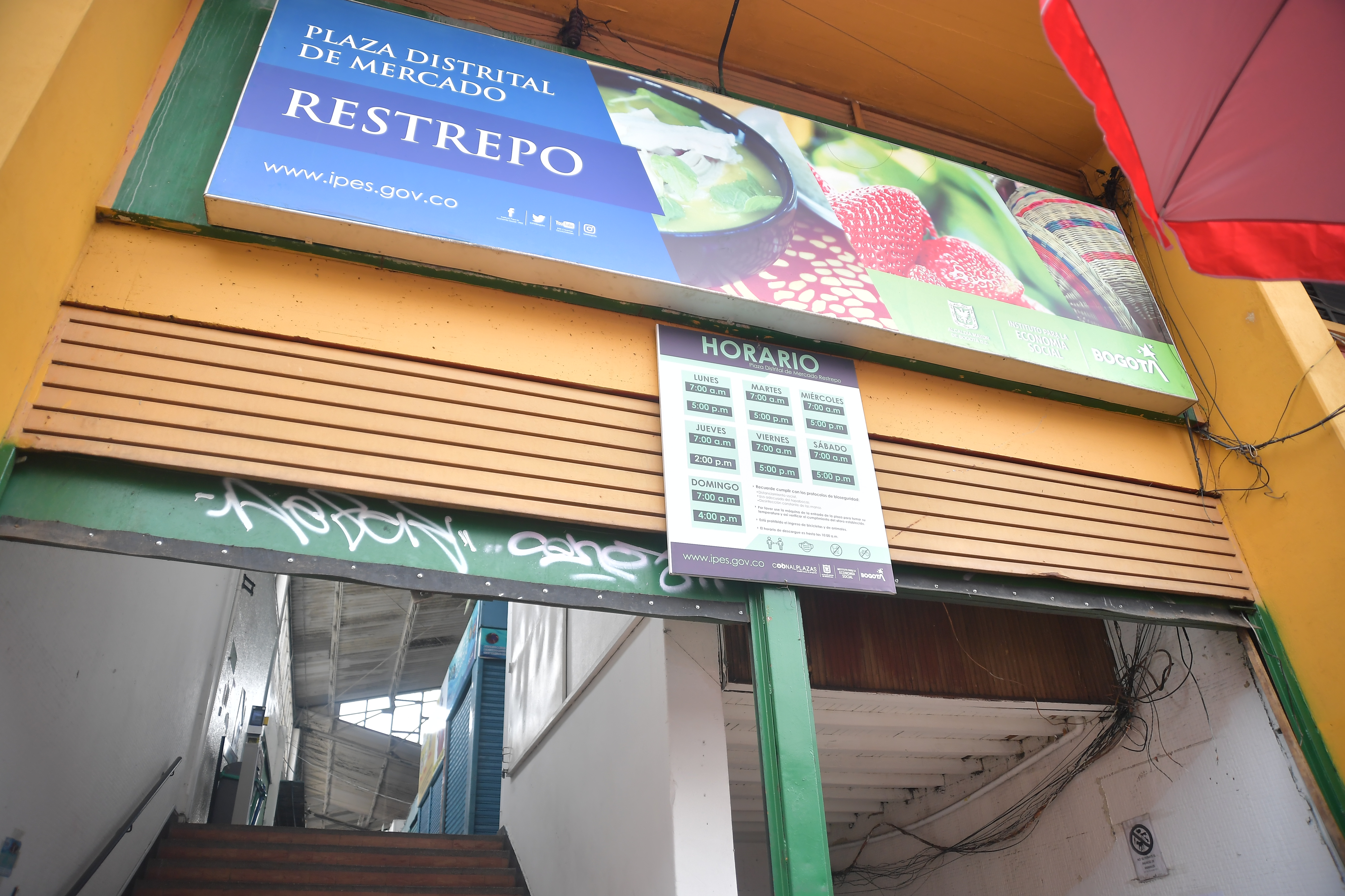 Contratos con el Distrito y espacios deteriorados: la situación de las plazas de mercado