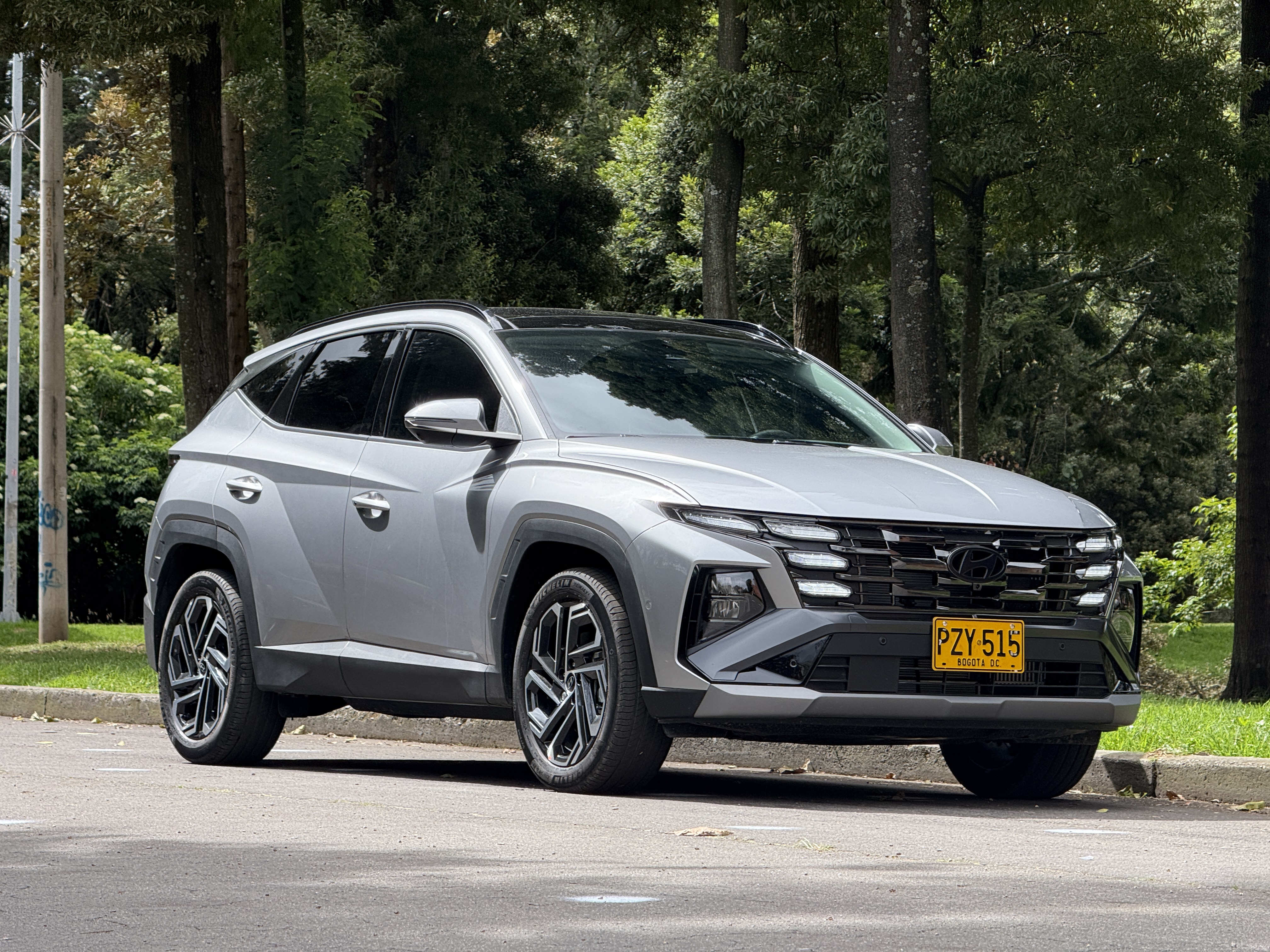Prueba de la Hyundai Tucson HEV 2026 en Colombia: consumo, diseño y equipamiento