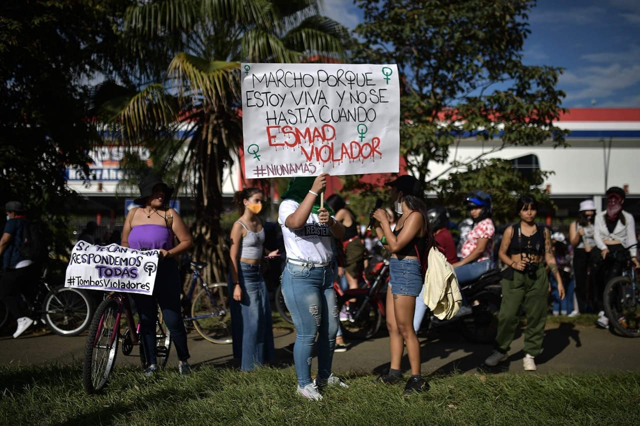 En fotos: manifestaciones en Cali tras conocerse denuncia de violencia sexual en Popayán