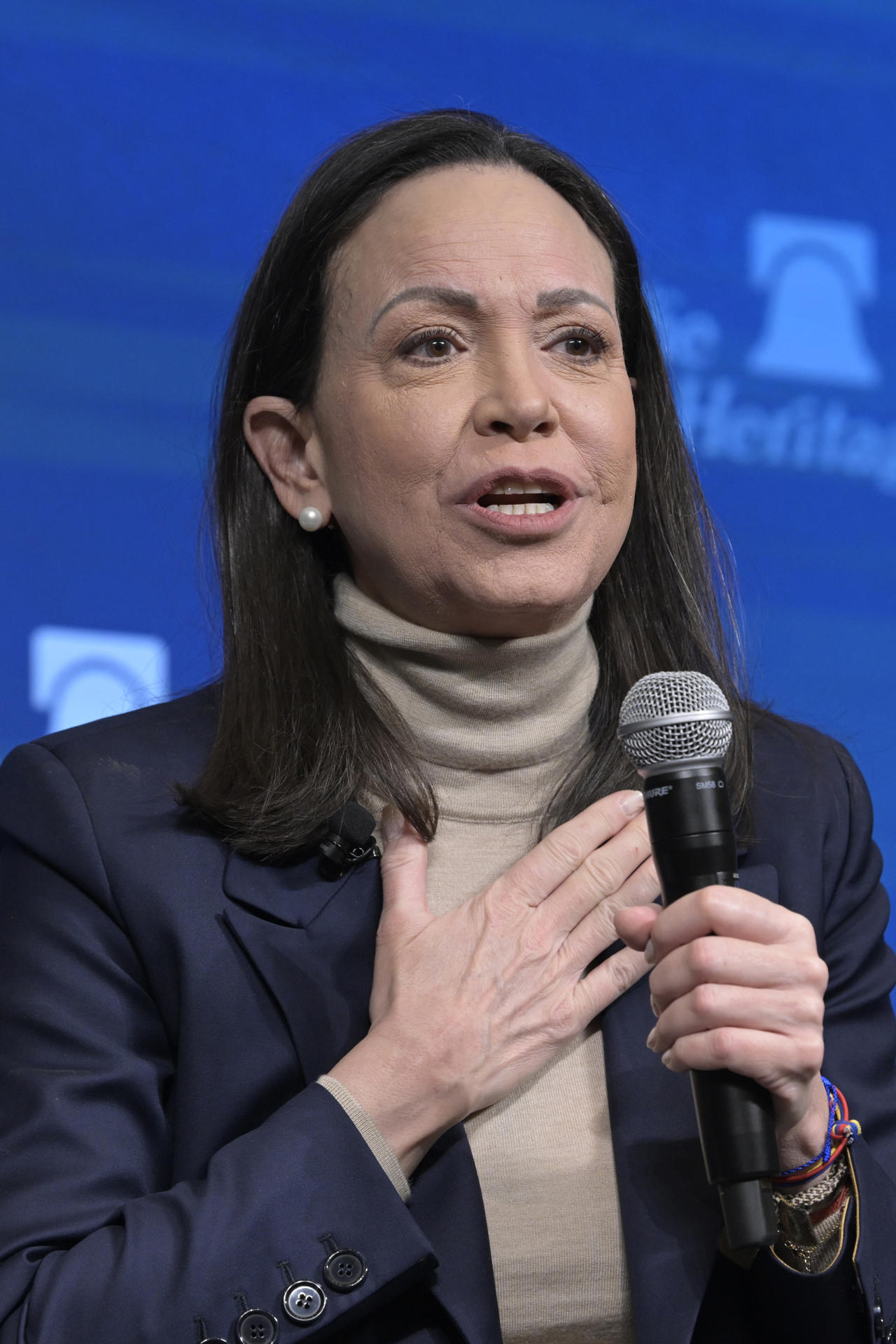 USA7614. WASHINGTON (ESTADOS UNIDOS), 16/01/2026.- La líder opositora venezolana y Premio Nobel de la Paz, María Corina Machado, habla durante una rueda de prensa este viernes, en la sede de la Fundación Herencia en Washington (Estados Unidos). Machado declaró que la presidenta encargada de Venezuela, Delcy Rodríguez, no representa al pueblo de su país y se mostró confiada en que habrá una "transición ordenada". EFE/ Lenin Nolly