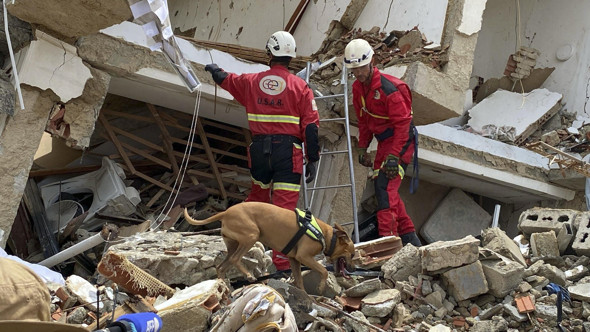 Las últimas señales de vida en las ruinas del doble terremoto en Venezuela dejan resignación
