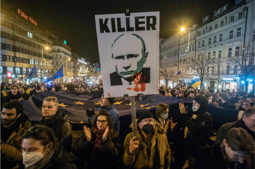 Praga también vivió jornadas de manifestación a favor de Ucrania y en contra de Putin. Una pancarta, con la cara del presidente ruso, decía: "Asesino".
